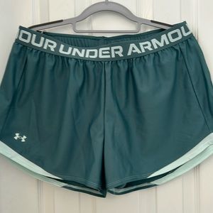 Under armour loose fit shorts size large